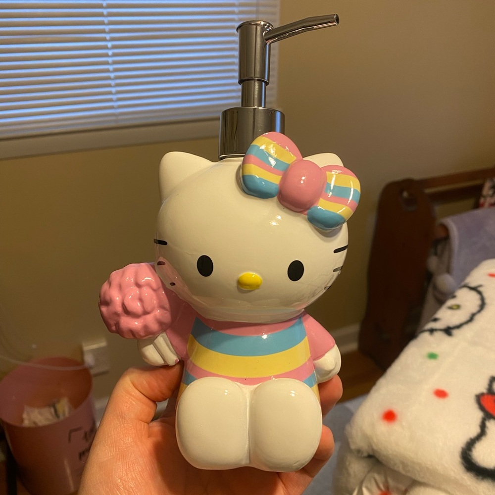 FIRST OFFER GETS IT! Hello Kitty Soap Dispenser!